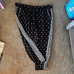 Old Navy Black and Gray Patterned Pants